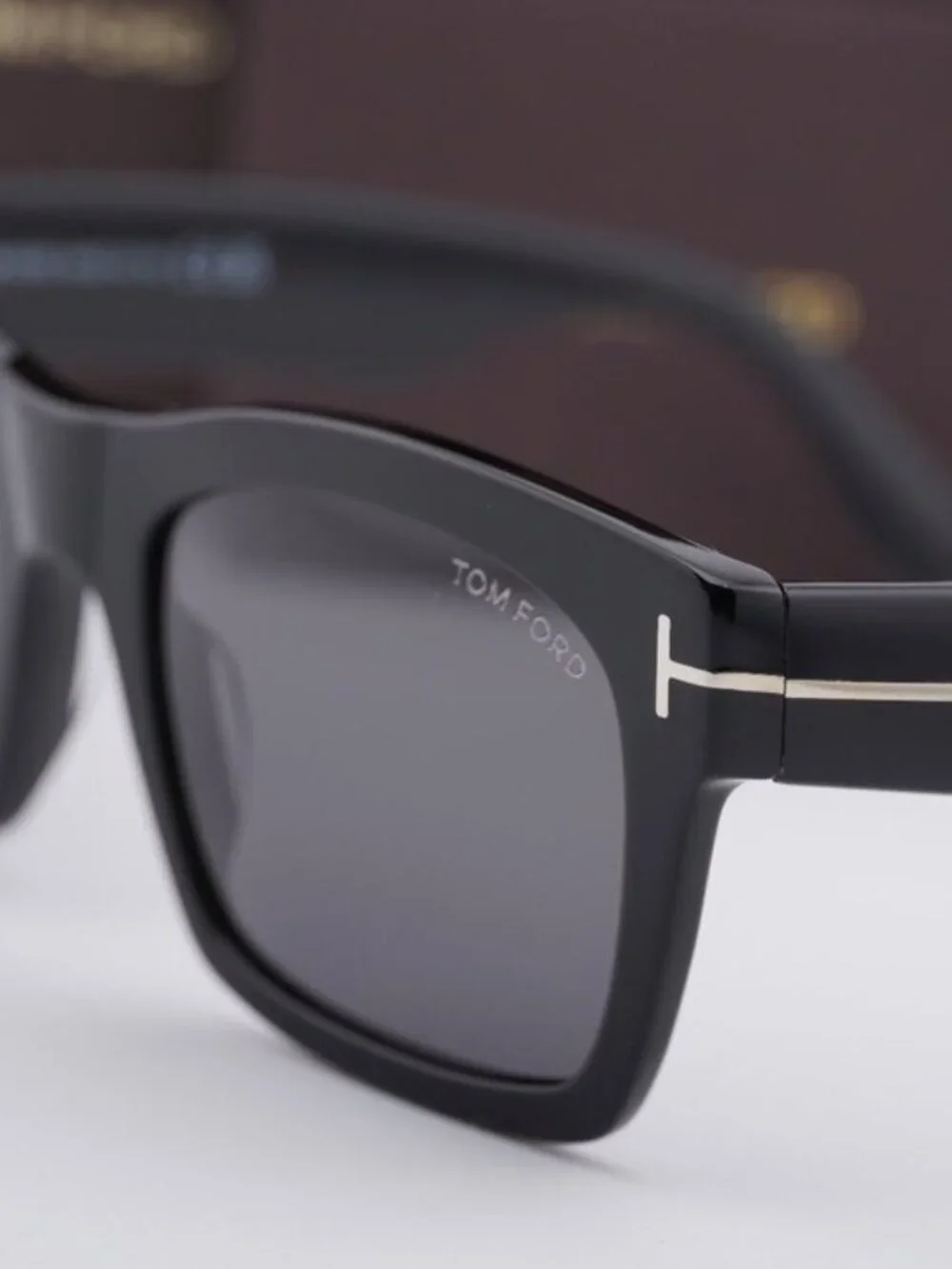 Tom Ford model ft1062